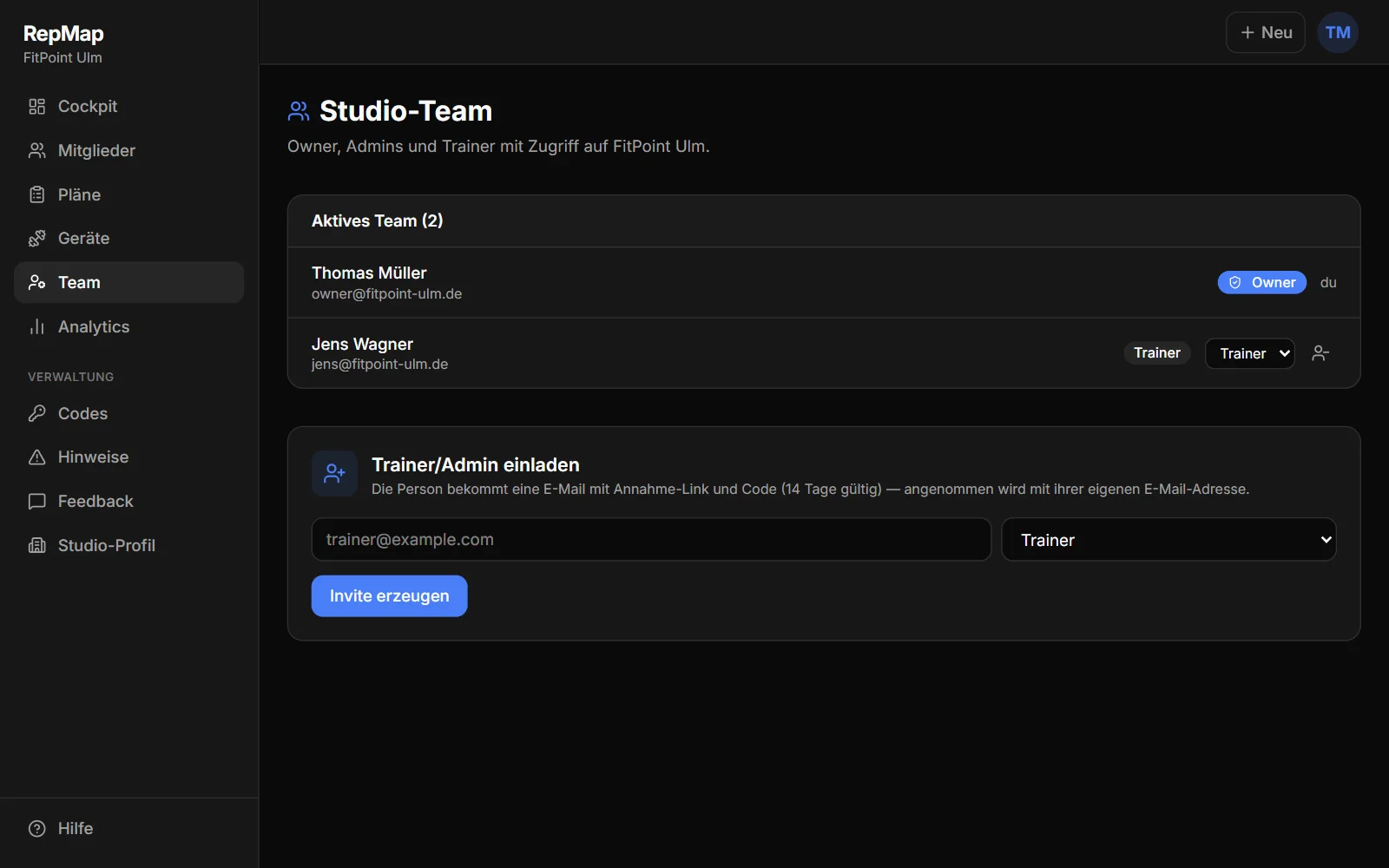 Studio-Team des Demo-Studios: Inhaber und ein Trainer, darunter das Formular „Trainer/Admin einladen“ mit E-Mail-Feld und Rollenauswahl.
